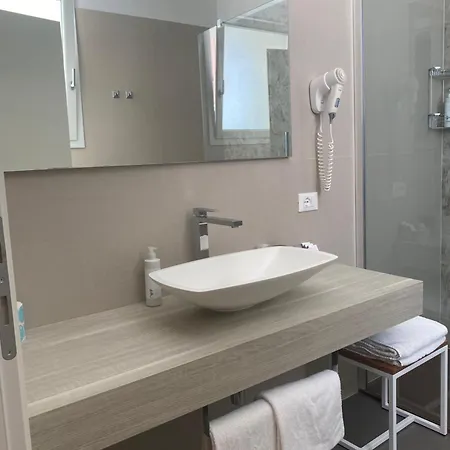 Szálloda Columbia & Ninfea 3*