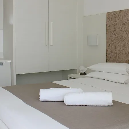 Отель Columbia & Ninfea Лидо-ди-Езоло