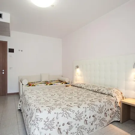 Columbia & Ninfea Szálloda 3*