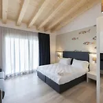 Columbia & Ninfea 3*